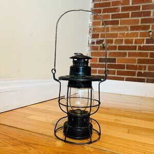 VINTAGE DIETZ NYC RAILROAD LANTERN NEW YORK CENTRAL SYSTEM TRAIN COLLECTIBLES
